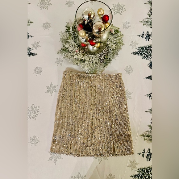 Gold Sequin Holiday Party Rave Mini Skirt NWOT (Size: 3) - Picture 2 of 7